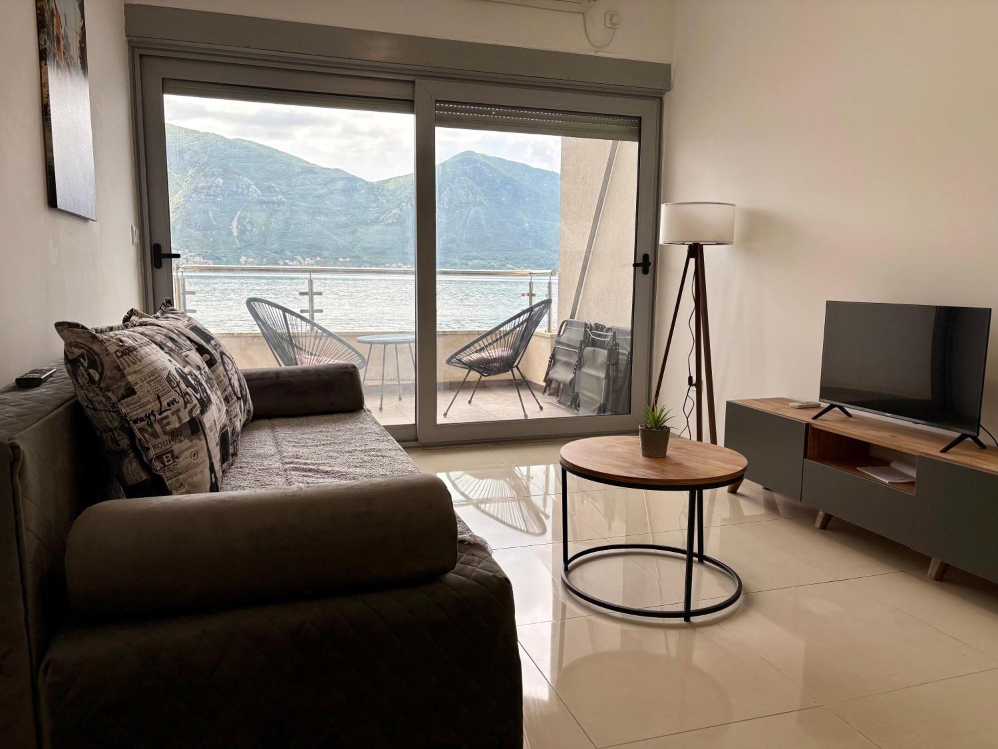 Waterfront Apartments โกตอร์ ภายนอก รูปภาพ