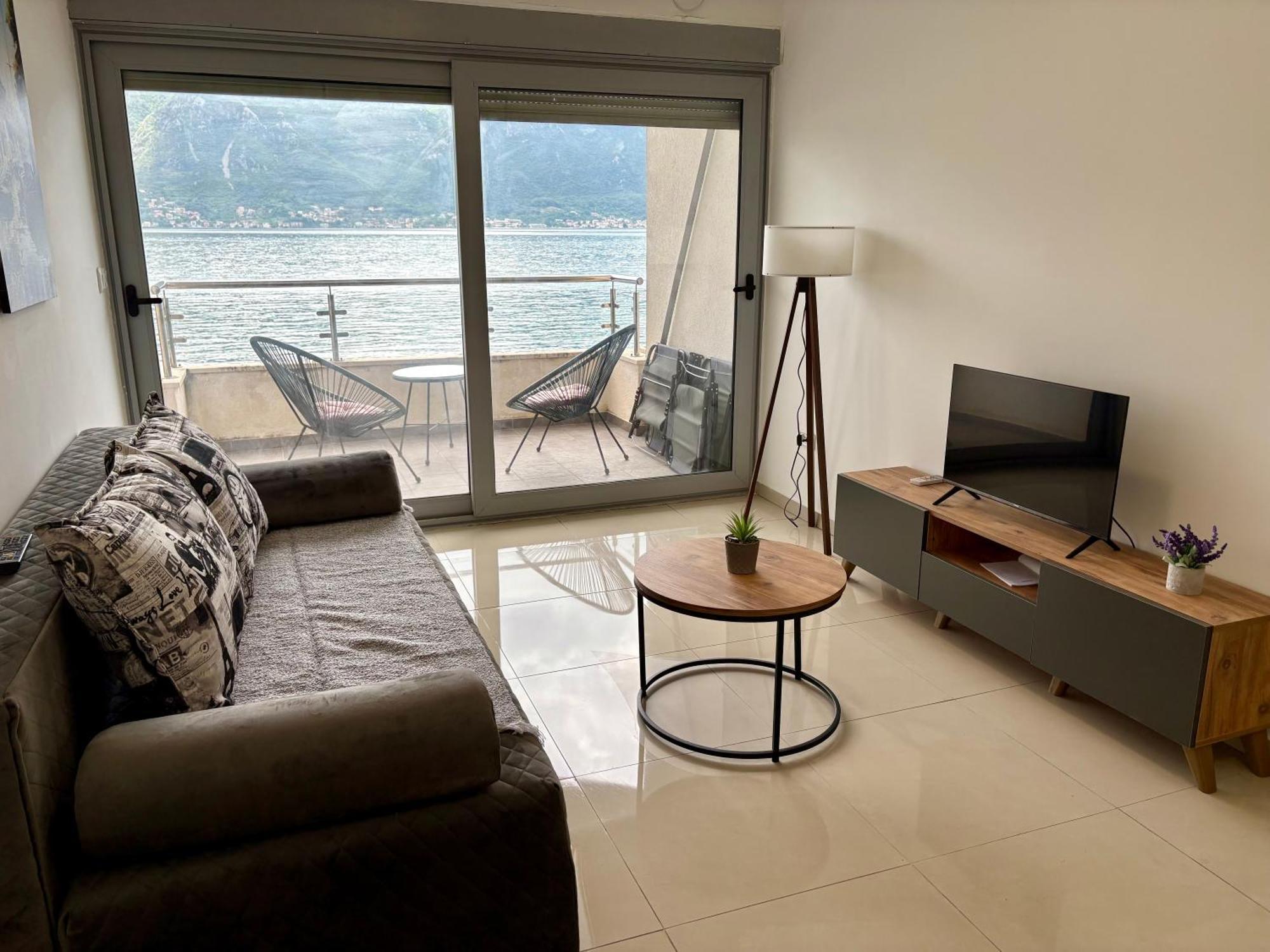 Waterfront Apartments โกตอร์ ภายนอก รูปภาพ