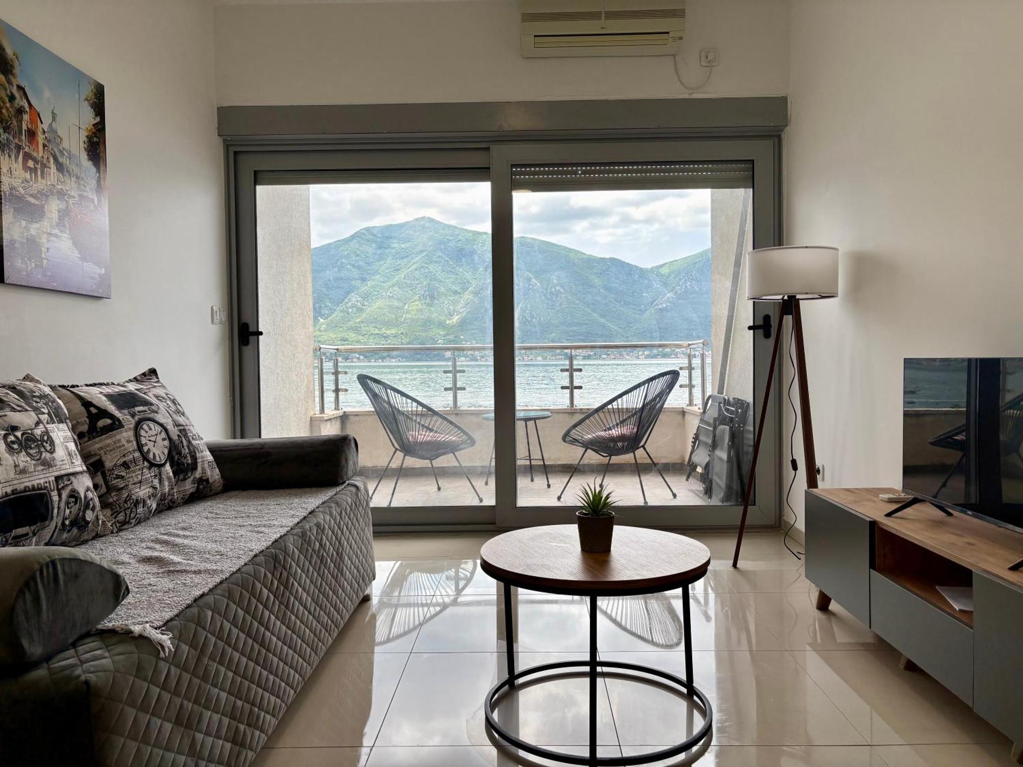 Waterfront Apartments โกตอร์ ภายนอก รูปภาพ