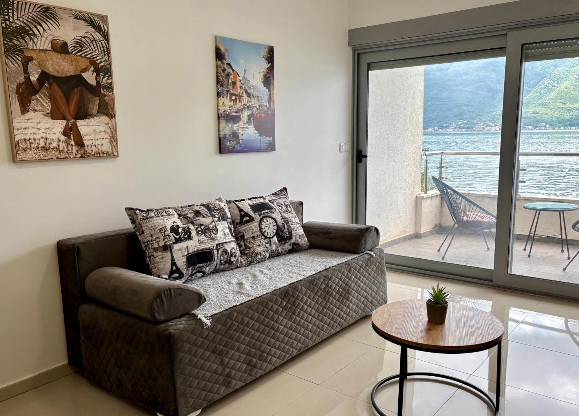Waterfront Apartments โกตอร์ ภายนอก รูปภาพ